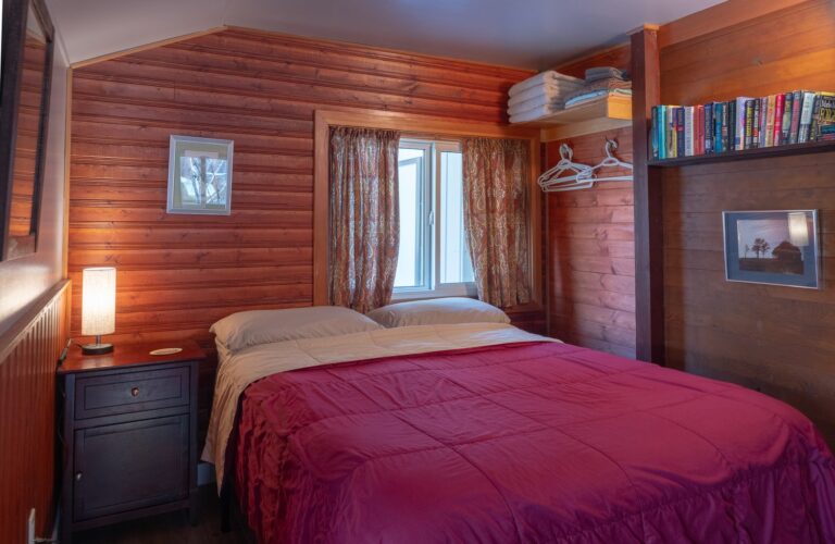 bedroom hillside bungalows canmore 768x500