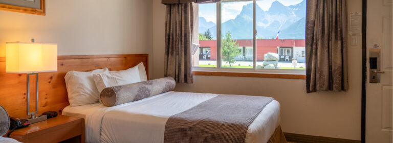bedroom rocky mountain ski lodge canmore 768x280