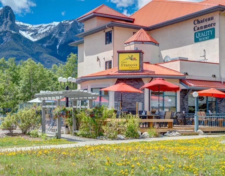 building chez franA§ois canmore 768x602