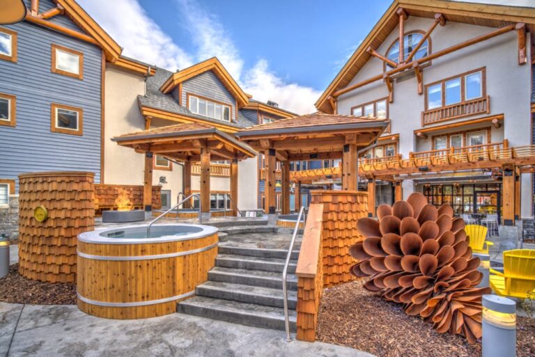 exterior canalta lodge canmore 768x513