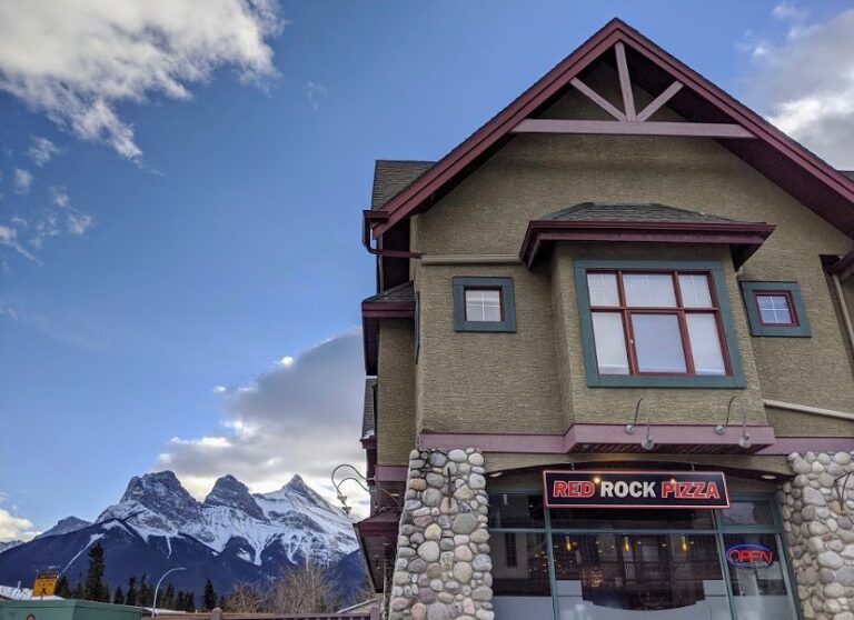exterior red rock pizza canmore 768x558