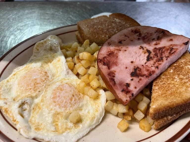 food craigs way station canmore 768x576