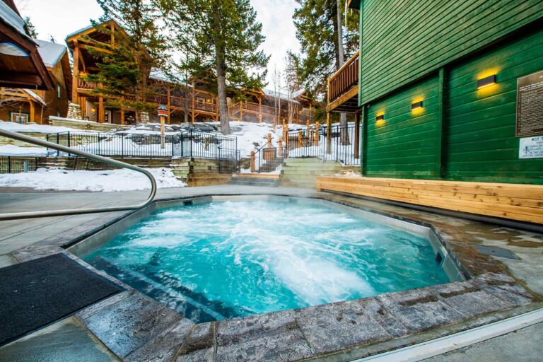 hot pool buffalo mountain lodge canmore 768x512