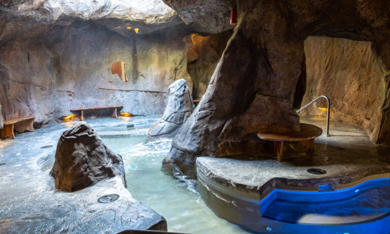 hot pool fox hotel suites canmore 768x462