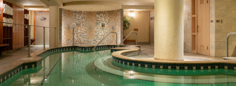 indoor pool banff caribou lodge spa canmore 768x280