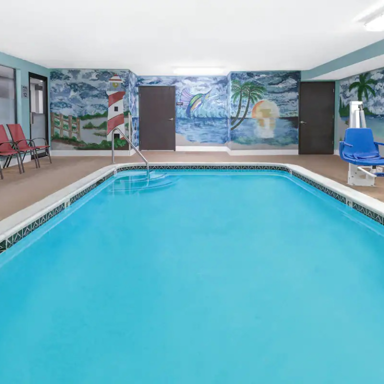 indoor pool super 8 canmore 768x768