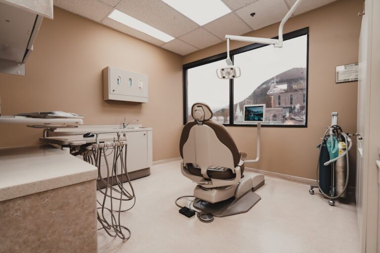 interior banff dental care canmore.jpg 768x512