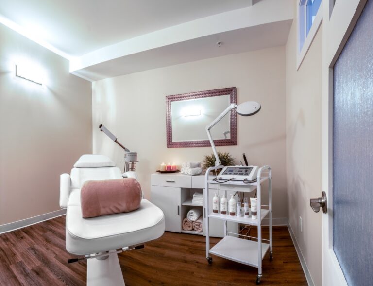 interior skin rni clinic spa canmore 768x588