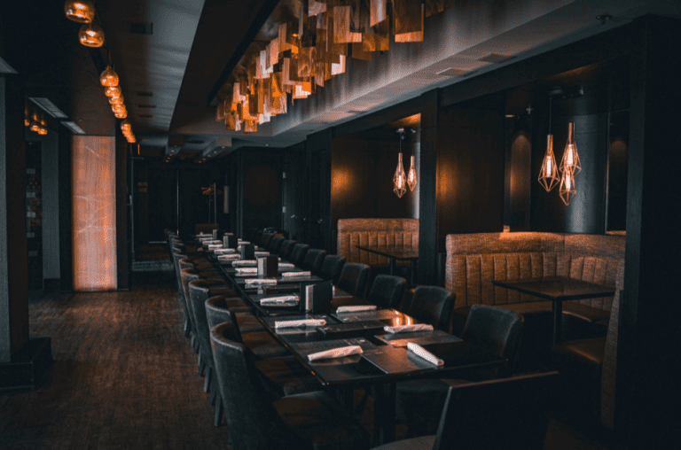 interior the grande kitchen plus bar canmore 768x508