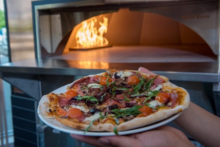 pizza rocky mountain flatbread canmore 768x513