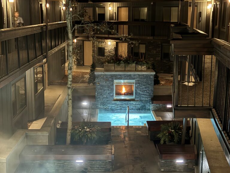 pool banff aspen lodge canmore 1 768x576