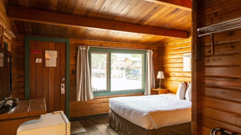 room rundle mountain lodge canmore 768x431