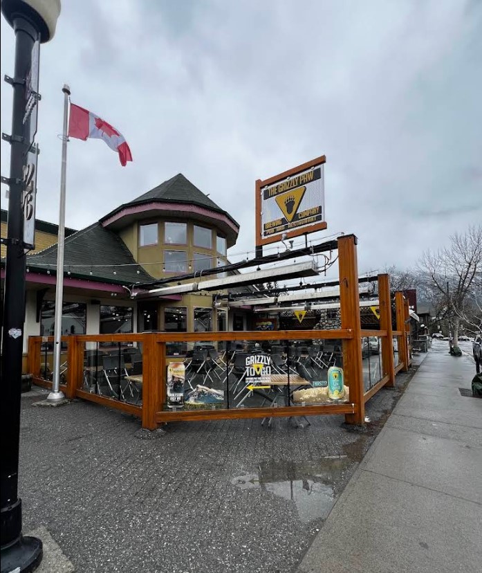the grizzly paw pub establishment