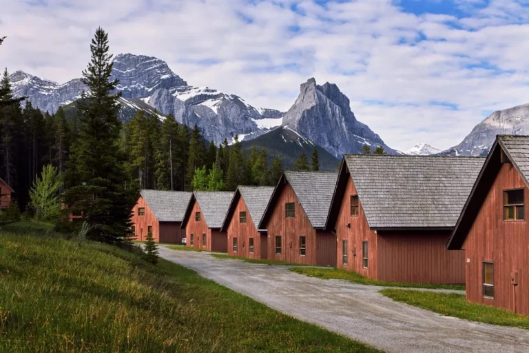 villa banff gate mountain resort canmore 768x512