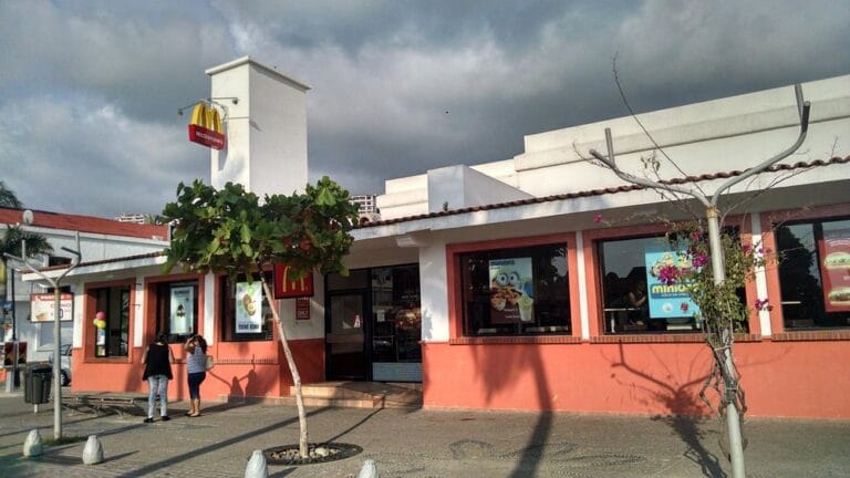 exterior mcdonalds puerto vallarta 768x432
